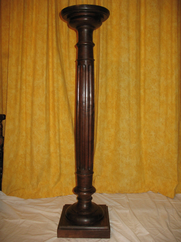 Colonne sellette en noyer de style Louis XVI époque 19ème hauteur : 125 cm