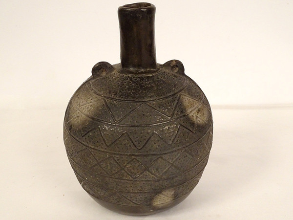 Vaso globulare precolombiano cultura Chimu Perù terracotta nera