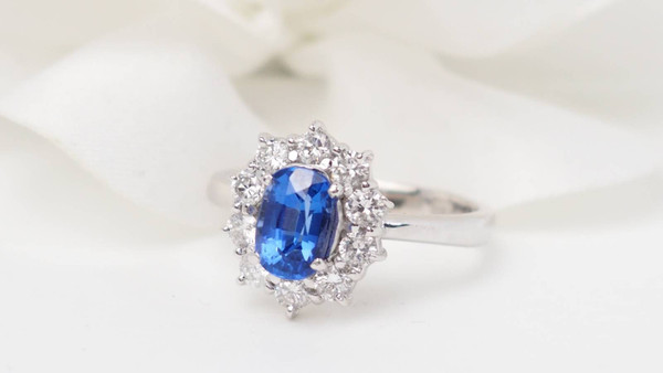 Anello Margherita in platino, tanzanite e diamanti