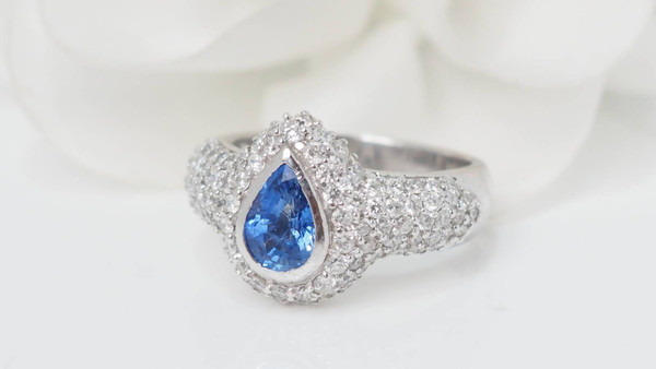 Ring in white gold, Ceylon sapphire and diamonds