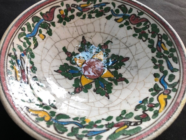 Coppa Kadjar in ceramica iraniana del XIX secolo