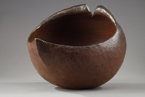 LARGE BIZEN POTTERY BASIN BY MORI TAIGA