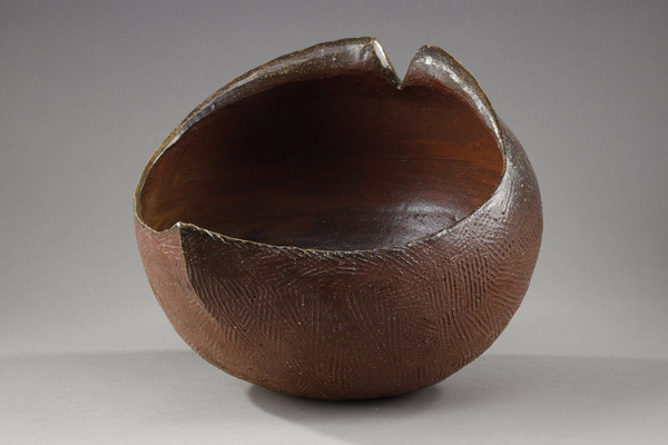 LARGE BIZEN POTTERY BASIN BY MORI TAIGA