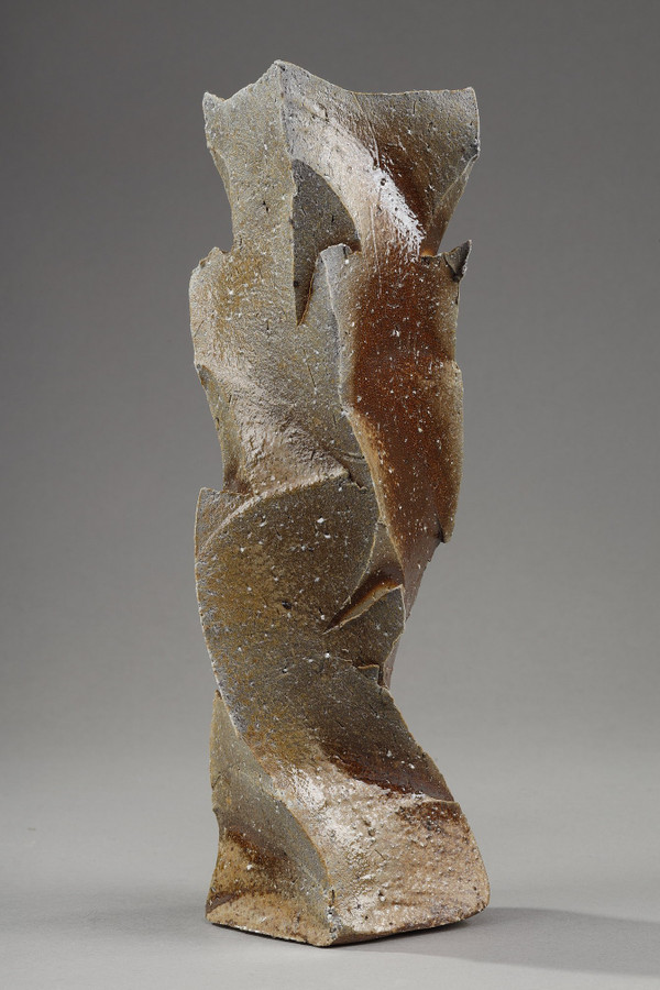 SOLIFLORE BIZEN POTTERY SCULPTURE BY MORI TAIGA, JAPAN