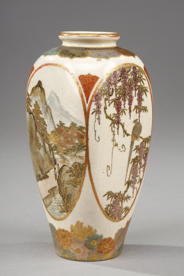 SMALL SATSUMA PORCELAIN VASE FROM JAPAN, MEIJI PERIOD (1868-1912).