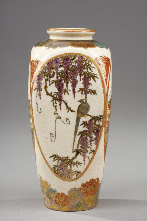 SMALL SATSUMA PORCELAIN VASE FROM JAPAN, MEIJI PERIOD (1868-1912).