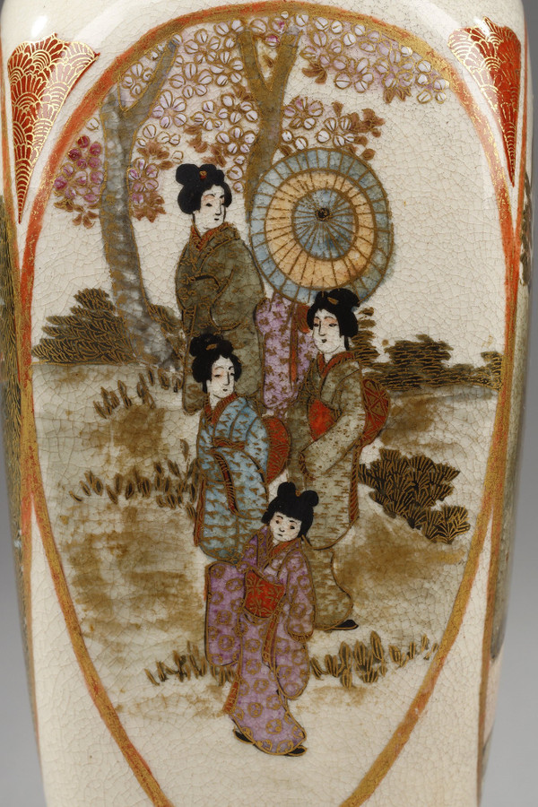 SMALL SATSUMA PORCELAIN VASE FROM JAPAN, MEIJI PERIOD (1868-1912).