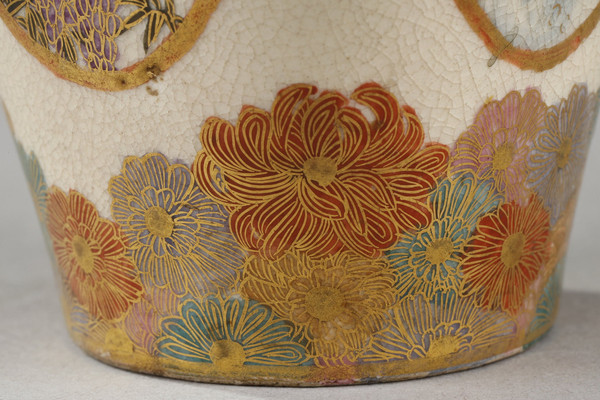 SMALL SATSUMA PORCELAIN VASE FROM JAPAN, MEIJI PERIOD (1868-1912).