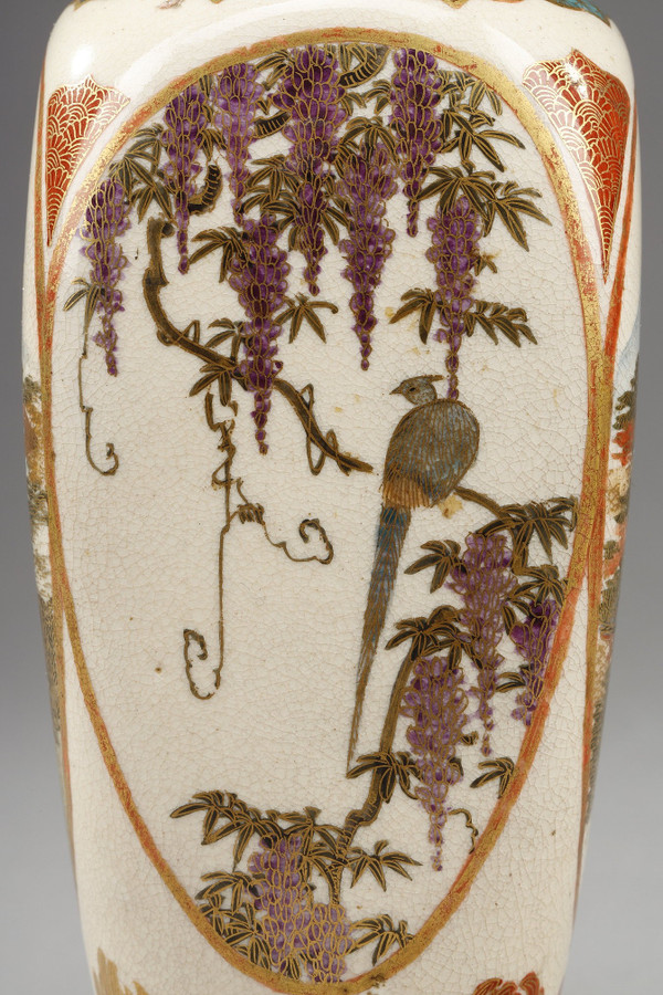 SMALL SATSUMA PORCELAIN VASE FROM JAPAN, MEIJI PERIOD (1868-1912).