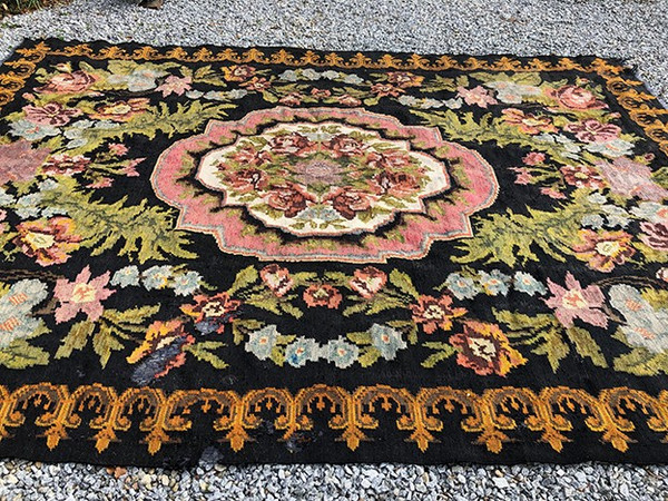 Large old Moldavian kilim rug, woven wool with flower decoration, 310 x 230 cm