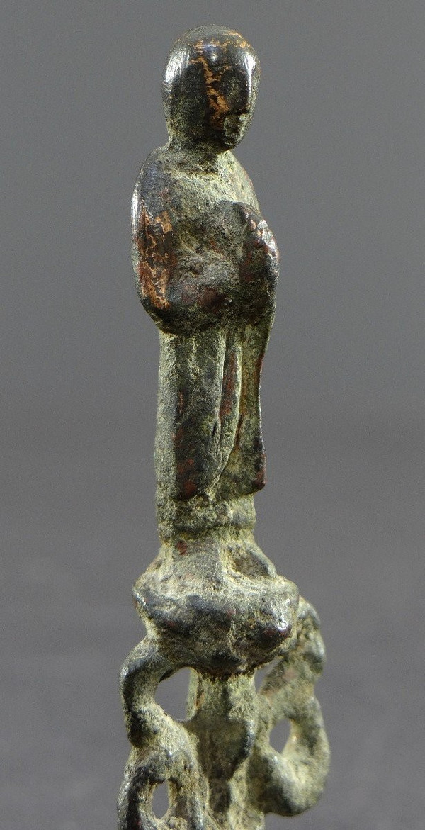 China, Zeit der Tang-Dynastie (618-907), seltene Miniatur-Bronzestatue eines buddhistischen Mönchs.