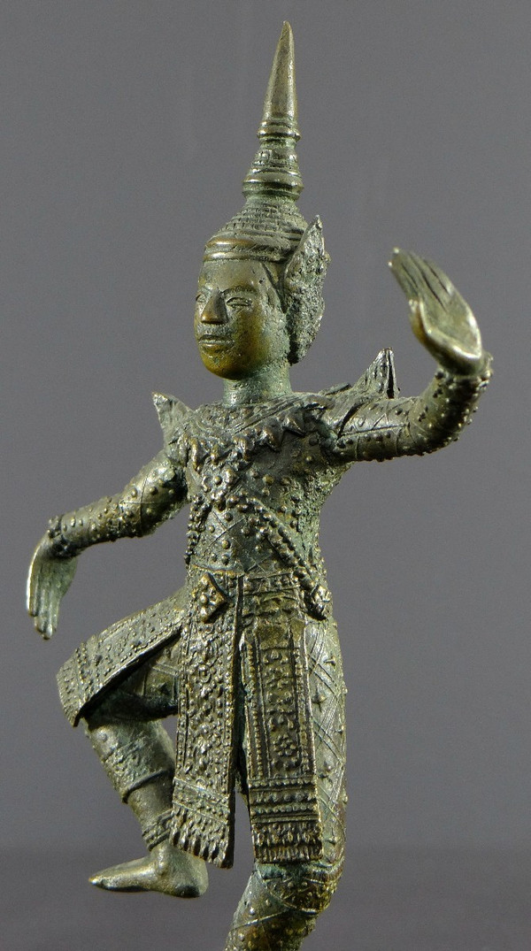 Thailand, frühes 20. Jahrhundert, Bronzestatuette einer traditionellen Tänzerin.