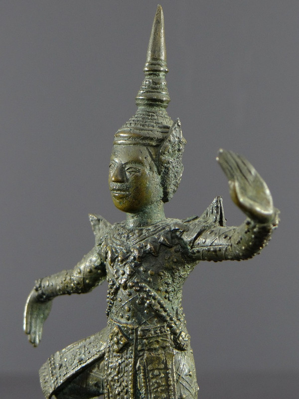 Thailand, frühes 20. Jahrhundert, Bronzestatuette einer traditionellen Tänzerin.