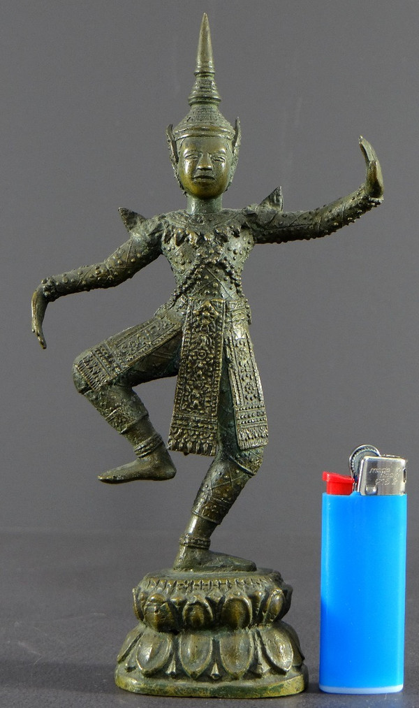 Thailand, frühes 20. Jahrhundert, Bronzestatuette einer traditionellen Tänzerin.