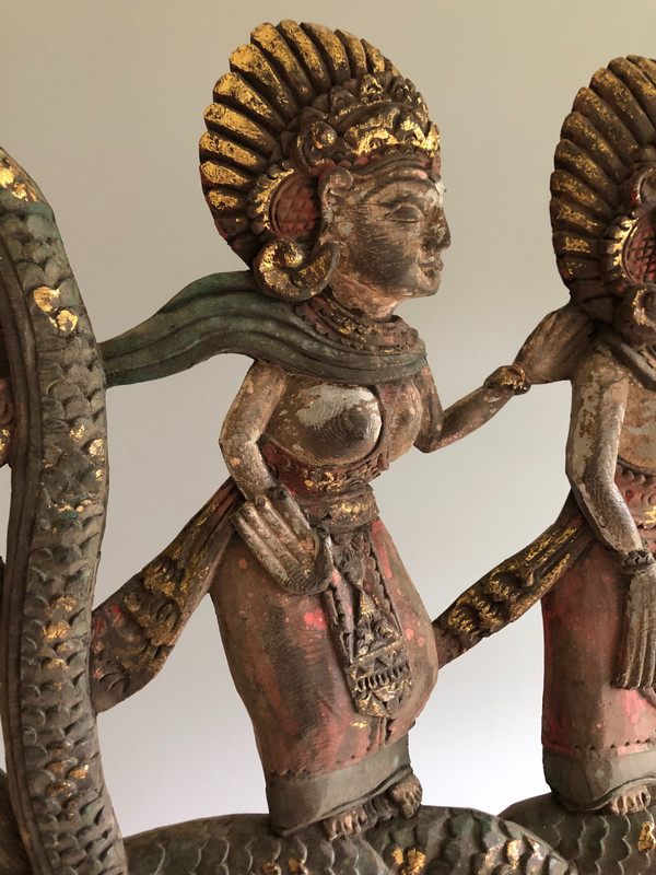 Panneau mural en bois sculpté polychrome à double Naga et 9 divinités milieu XXème siècle 