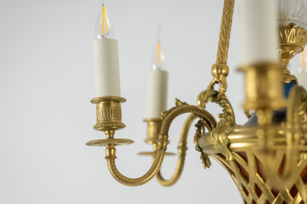 Lustre de style Louis XVI en bronze doré. Circa 1900.