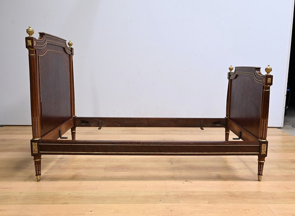 Pair of Mahogany Twin Beds, Louis XVI style - Late 19th century