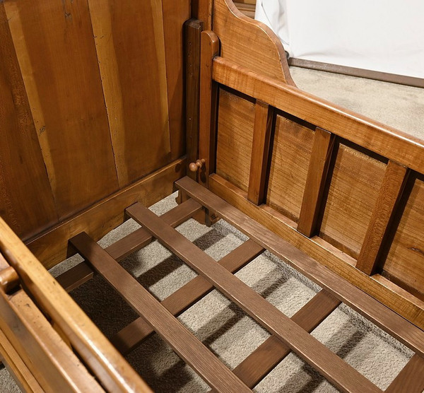 Small Rolling crib in cherry wood - 1900