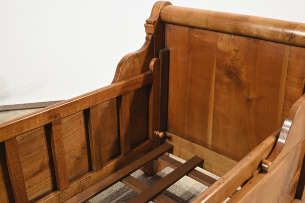 Small Rolling crib in cherry wood - 1900