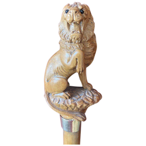 Collection cane in Malacca rush representing a lion Heraldry