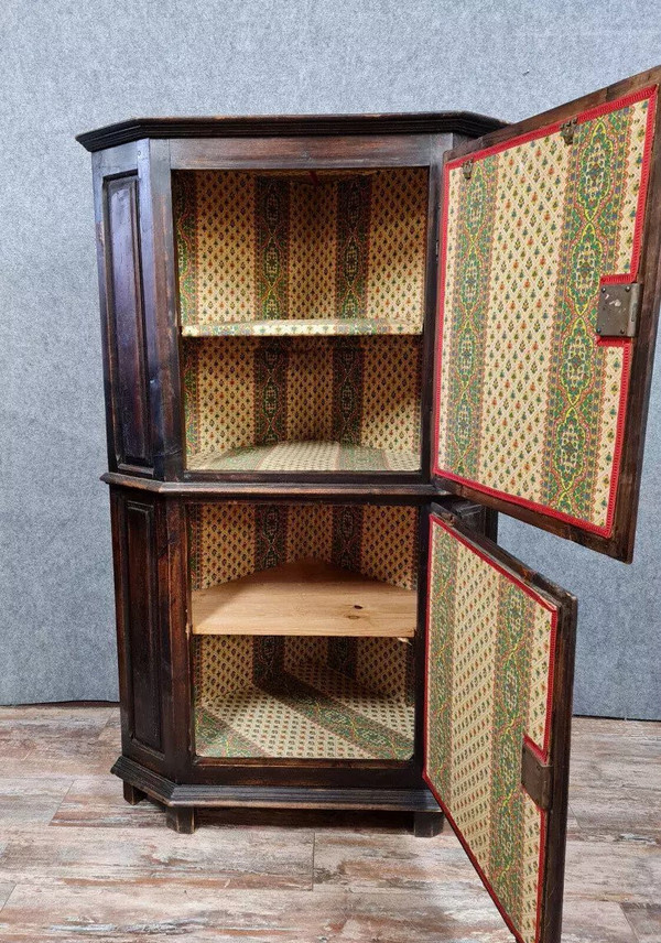 Credenza rustica in stile Luigi XIII in rovere massiccio del 1800 circa.