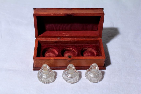 Leather box with 3 so-called “scent” crystal bottles from the 19th century