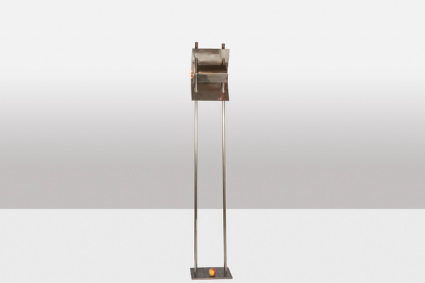 Geometric floor lamp in silver metal. 1980s.