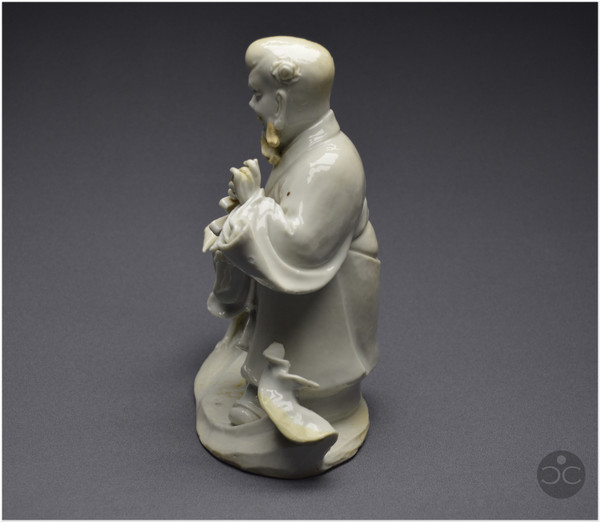 China, 18th century, Chinese white porcelain group depicting the Taoist god Shoulao