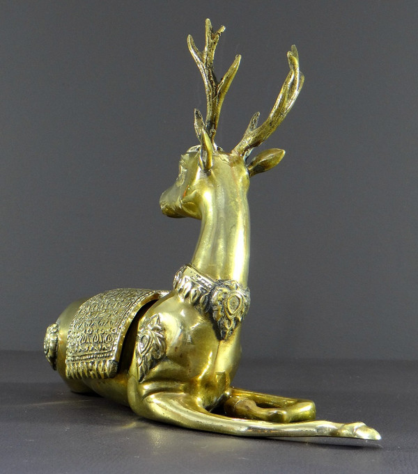 Thaïlande, Années 1960, Sculpture En Bronze Figurant Un Cerf Couché.