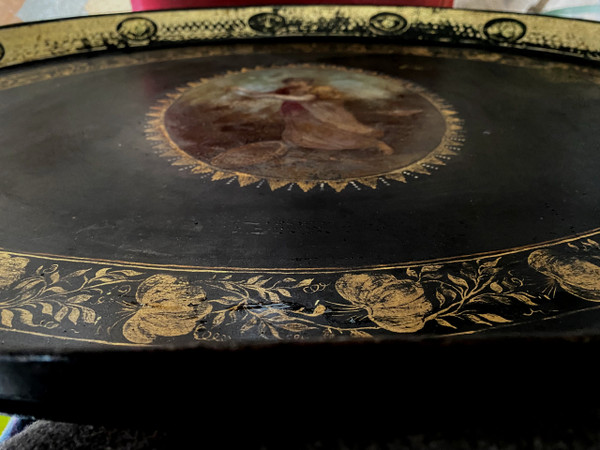 Exceptional large Napoleon III tray, oval painted sheet metal, decorated with gilded friezes and a painted scene.