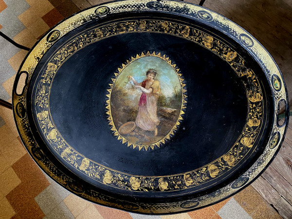 Exceptional large Napoleon III tray, oval painted sheet metal, decorated with gilded friezes and a painted scene.