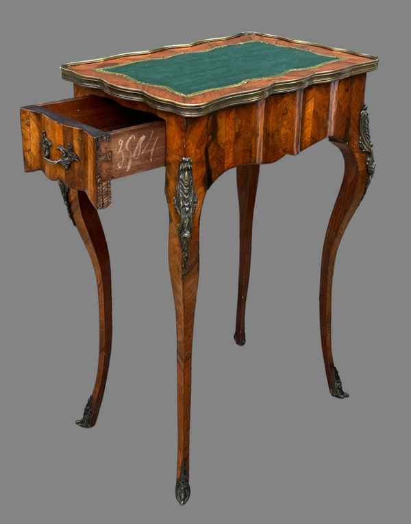 XIXth CENTURY LOUIS XV STYLE ESTAMPLED SALON TABLE / VIOLONED IN MARQUETRY