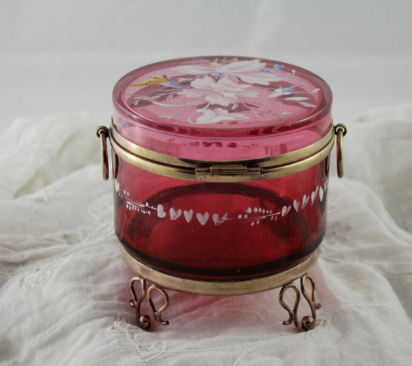 Pink glass box with enamel decoration attributed to Cristallerie Moser 1880-1900