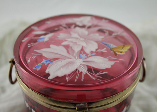 Pink glass box with enamel decoration attributed to Cristallerie Moser 1880-1900