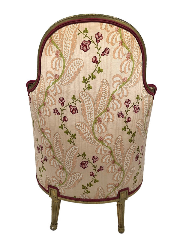 Bergère en bois doré garnie de soie à motifs de fleurs et velours fuchsia, art déco d’inspiration Lo