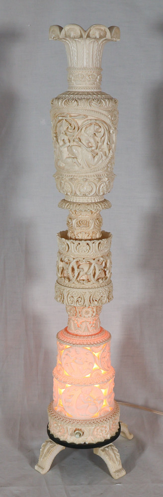 Große Elfenbeinlampe Höhe 64 cm, Indien 1920-1930