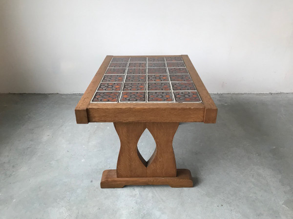 Table basse en céramique et chêne, Guillerme et Chambron, vers 1950.