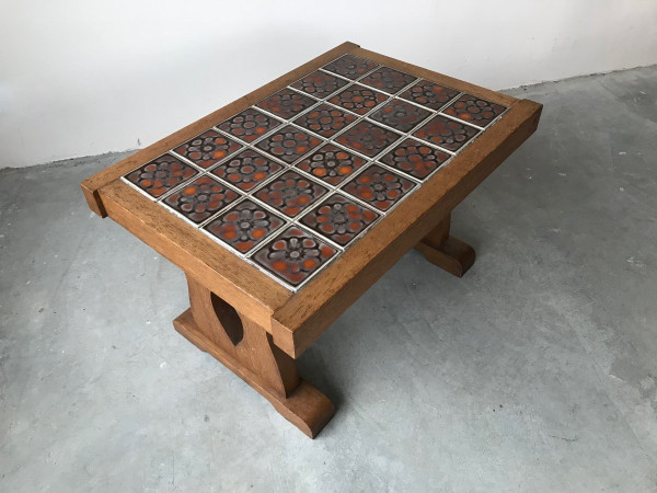 Table basse en céramique et chêne, Guillerme et Chambron, vers 1950.