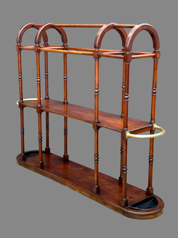 19th CENTURY WALNUT HOUSEHOLD AND ROPE HOLDER IN BRASS AND ZINC POTS