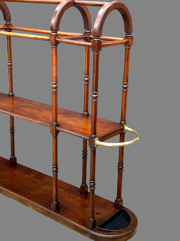 19th CENTURY WALNUT HOUSEHOLD AND ROPE HOLDER IN BRASS AND ZINC POTS