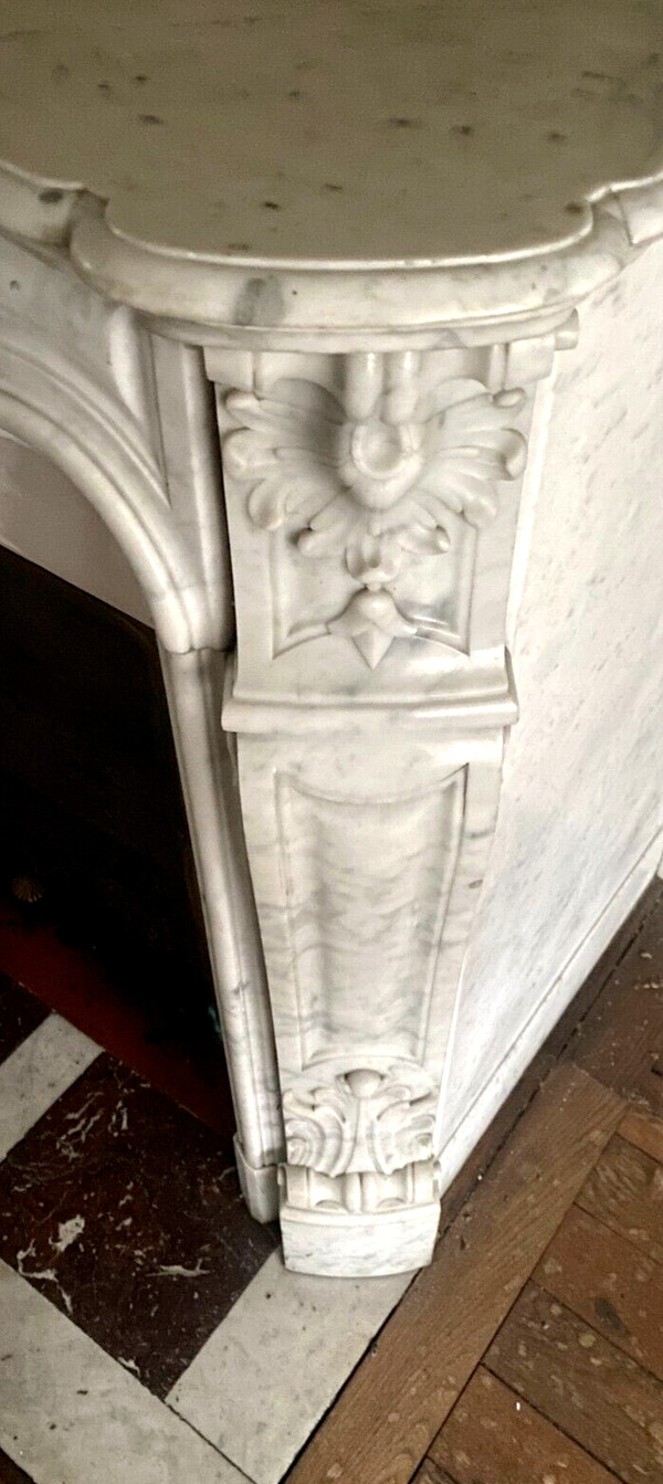 Louis XV style mantel in white Carrara marble XIX century