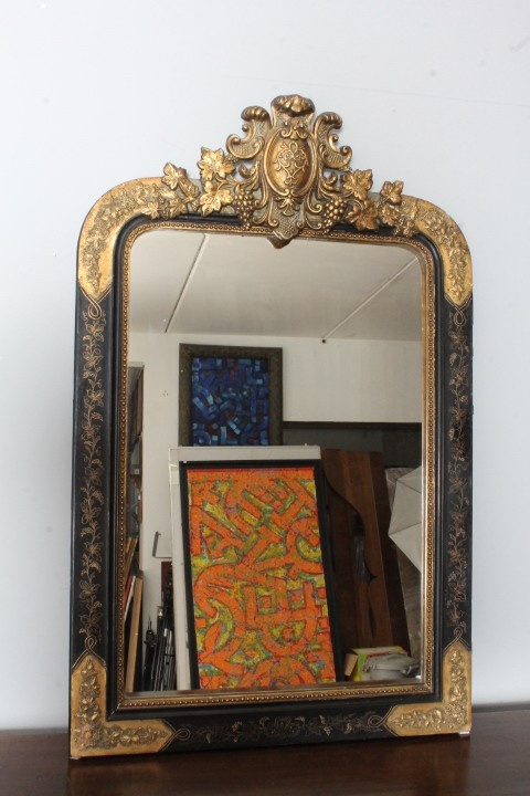 Antique black and gold lacquered mirror. L. Filippo France mid-19th century. Size 118 x 73