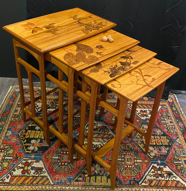 Tables gigognes Ecole de Nancy, signées Majorelle