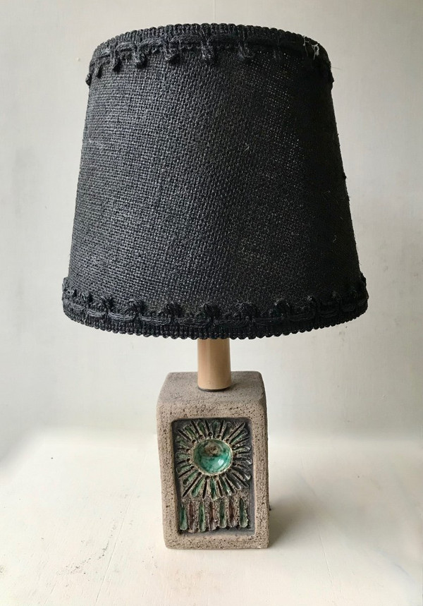 Bedside lamp in stone and ceramic .