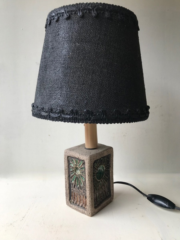 Bedside lamp in stone and ceramic .