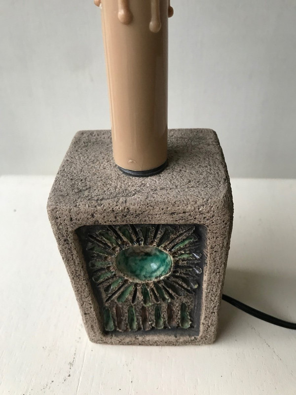 Bedside lamp in stone and ceramic .