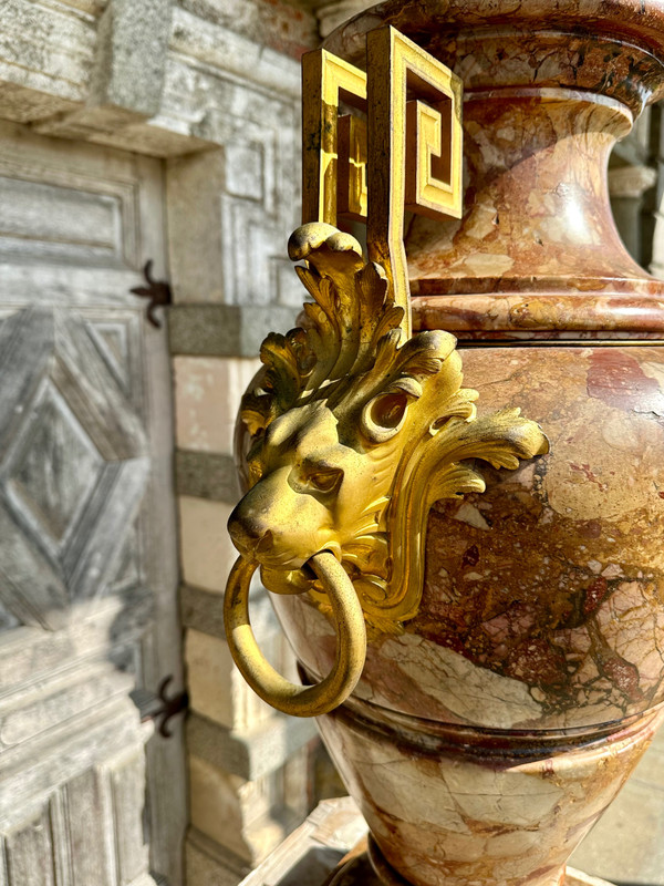 Important marble and gilded bronze vase from the 19th century