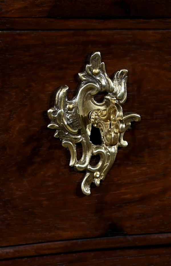 Sauteuse Commode in Amaranth and Mahogany, Louis XV – 18th Century