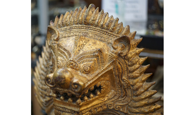 LION BRONZE, sculpture imposante, laqué or, Thaïlande