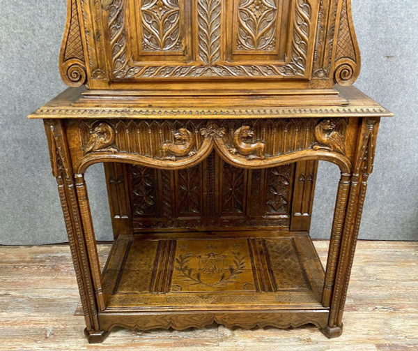 Gothic Renaissance style dresser cabinet in solid walnut, 18th century period